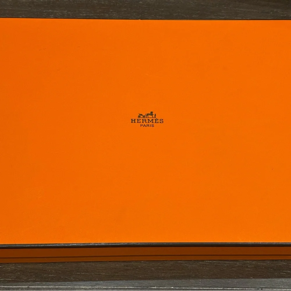 Elegant White Porcelain Serving Platter - Picture 4 of 5